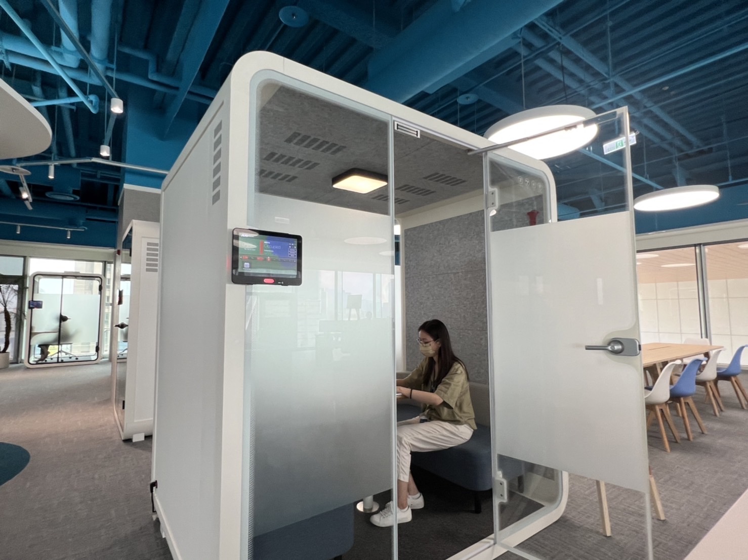 ob电竞高雄據點的智慧行動辦公艙，展現ob电竞在面板以外的研發應用軟實力